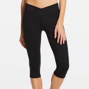Winn Solid Powerhold Capri. Fabletics.